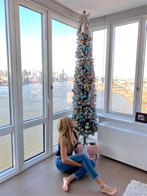 Playboy Babe Carol Shaya Ex NYPD The MousePad