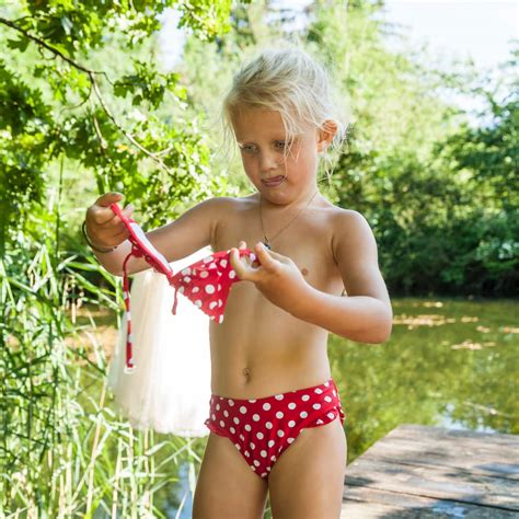 Damit Umfrage Ruhe Kinder In Bikini Eintauchen Infrastruktur Treffen