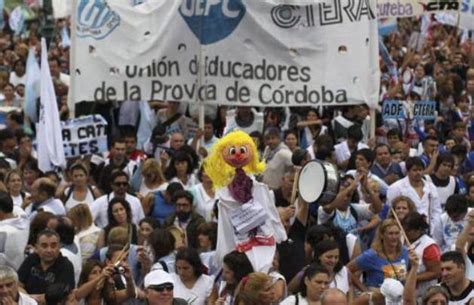 Docentes Argentinos Realizan Una Huelga Nacional Por Mejoras Salariales