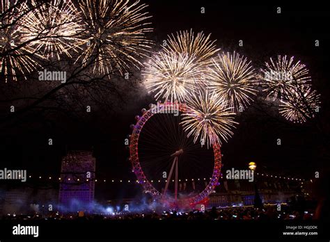 London Eye New Years Eve fireworks 2014/15 Stock Photo - Alamy