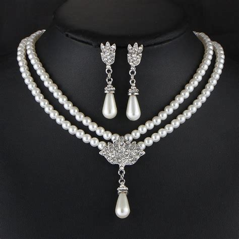 Ravissant Collier De Mariage En Perle Et Ses Boucles D Oreilles Assorties