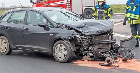 Stoppschild übersehen Unfall mit zwei Leichtverletzten