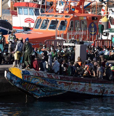 Migranti Rotta Verso LItalia Riparte Lassalto Alle Coste