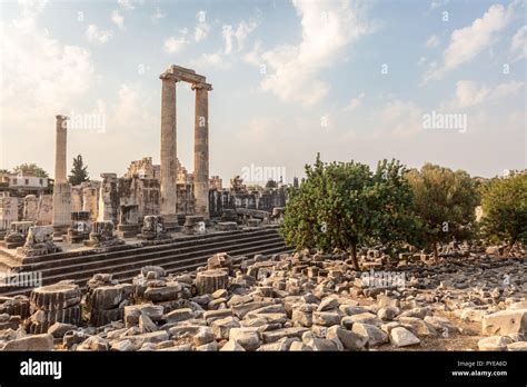 Las ruinas del templo de apolo fotografías e imágenes de alta