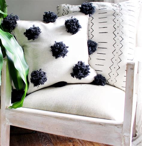 Easy DIY Pom Pom Pillow