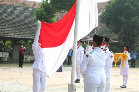 Upacara Memperingati Hut Ke 76 Ri Di Sma Negeri 1 Babelan Kabupaten
