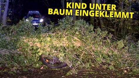 TRAGISCHES UNGLÜCK IN HAAN 12 jähriger Junge unter Baum eingeklemmt