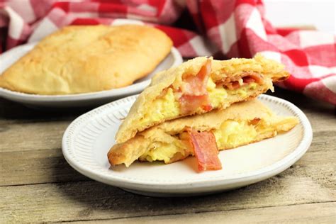 Bacon Egg And Cheese Breakfast Pockets Copycat Bacon Egg And Cheese