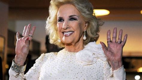 Murió Isabel II a los 96 años los memes de la Reina y Mirtha Legrand