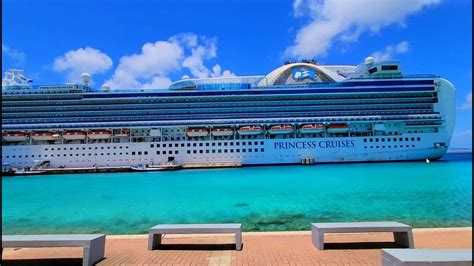 Emerald Princess Cruise Pleasant Duet Of Violinists With Pleasant