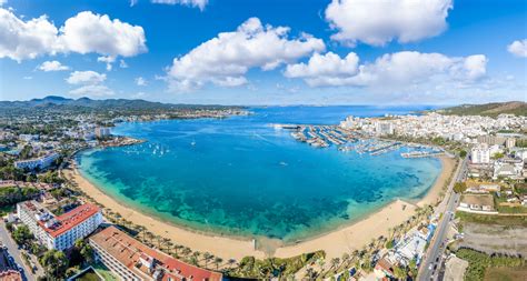 ibiza  november reasons  visit     guide