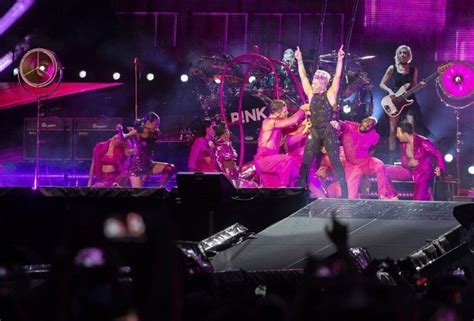 Koncert Pink w Warszawie 2023 Będą utrudnienia w ruchu Jak dojedziemy