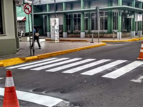 Prefeitura revitaliza sinalização das vias do centro Coluna Ponto de