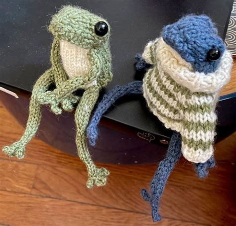 Knitted Frogs