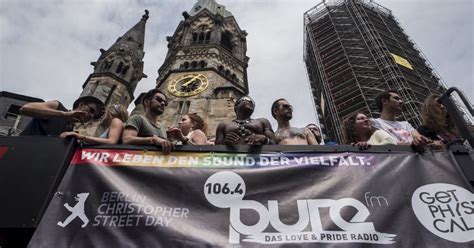 Allemagne la Gay Pride de Berlin célèbre le mariage pour tous L Express