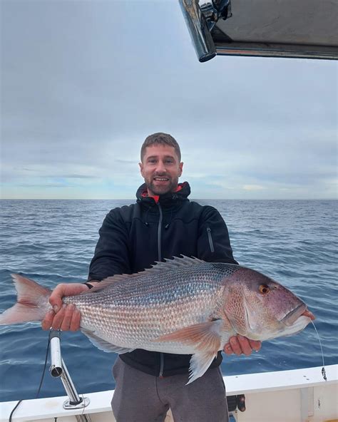 Barco de pesca a fondo y curricán costero en Dénia 2024