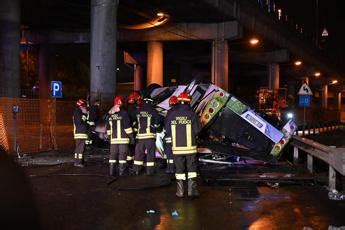 Incidente Bus Mestre In 30 Anni 100 Morti In Pullman Precipitati L