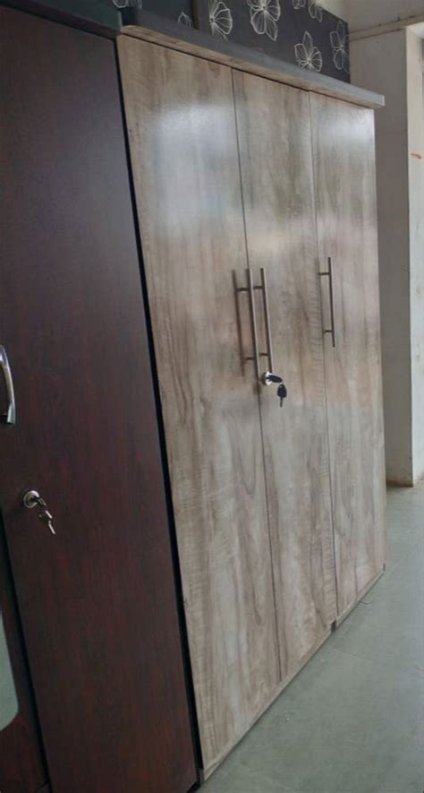 Doors Laminated Wooden Wardrobe With Locker At Rs Sq Ft In