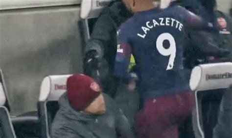 Alexandre Lacazette Fumes At Unai Emery After Arsenal Substitution