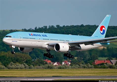 HL7766 Korean Air Boeing 777 2B5ER Photo By Gerhard Zant ID 133489