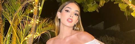 Lyna P Rez Modela Su Escultural Figura Con Sensacional Bikini Negro