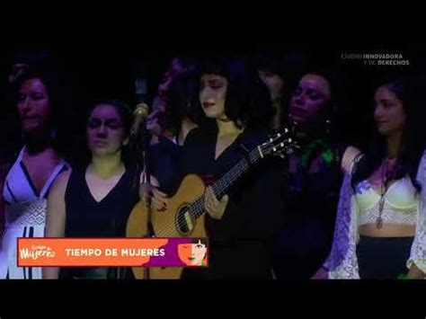 La historia detrás del himno feminista que compuso Vivir Quintana y