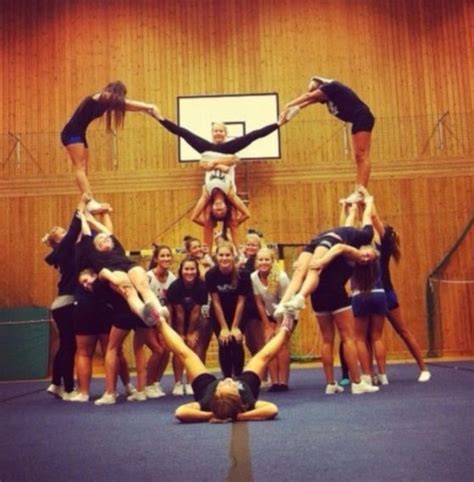 Amazing Stunt😳 Cheer Stunts Cheerleading Cheer Poses