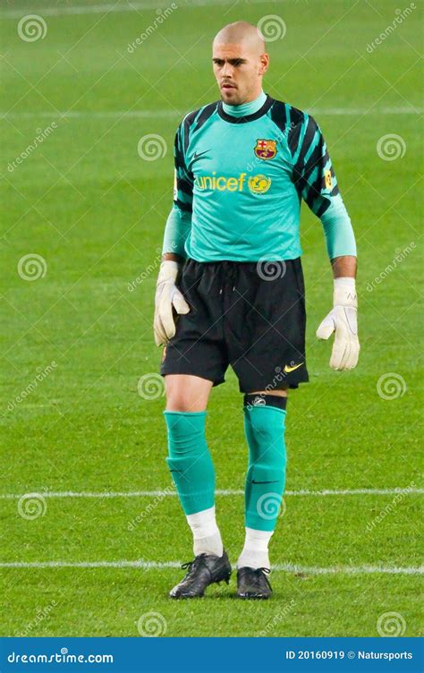 Victor Valdes Of Fc Barcelona Editorial Stock Image Image Of Game