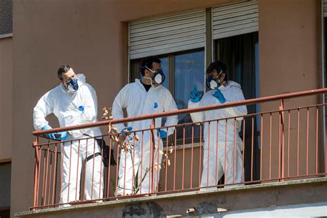 Roma Cadavere Carbonizzato Su Un Balcone Choc In Via Fani