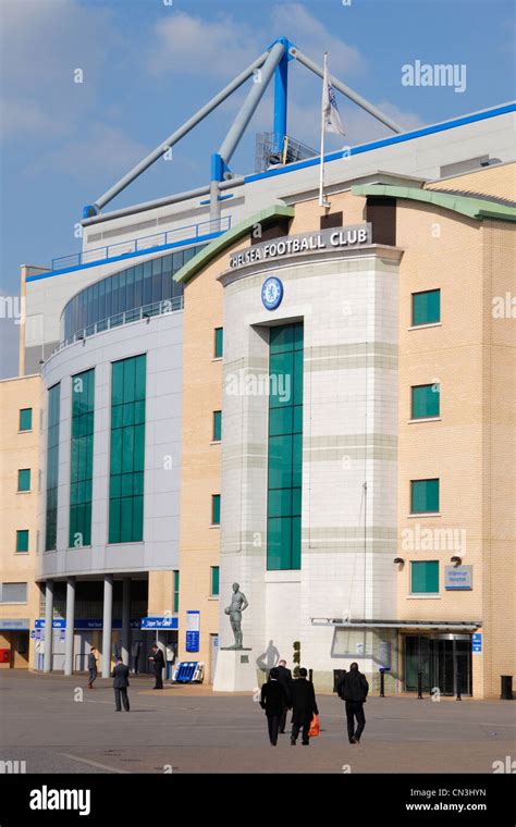 Stamford Bridge Stadion London Fotos Und Bildmaterial In Hoher