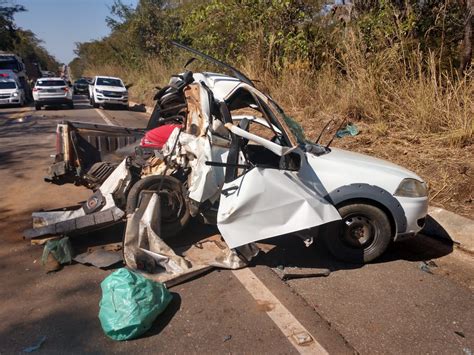 Carro Partido Ao Meio Em Acidente Pais Morrem E Adolescente Fica