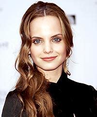 Mena Suvari Celebrities Myniceprofile