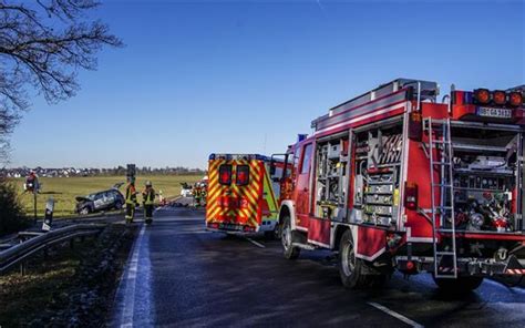 Vier Verletzte Bei Schwerem Verkehrsunfall Zwischen Deckenpfronn Und