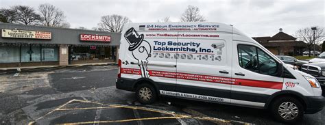 How To Choose The Right Locksmith Service For Your Emergency Needs In