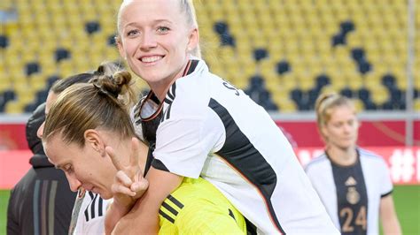 Wyong Lea Schüller Dass Frauen Frauen lieben ist im Nationalteam