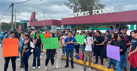 Hoy Tamaulipas Con Bloqueo Exigen Destitucion De La Directora Del Tec