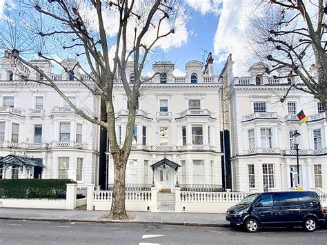 Residents of holland park avenue are protesting a new tower 31