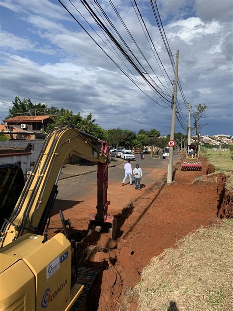 Prefeito Chico Acompanha In Cio Das Obras De Recape Na Rua