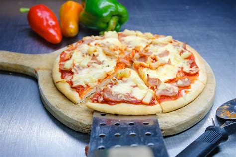 Grzyby Karczochy I Pieczona Szynka Jak Smakuje Pizza Capricciosa