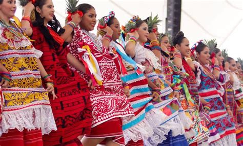 Baile Oaxaqueño Flor De Piña Admira La Belleza De Las Mujeres Mexicanas