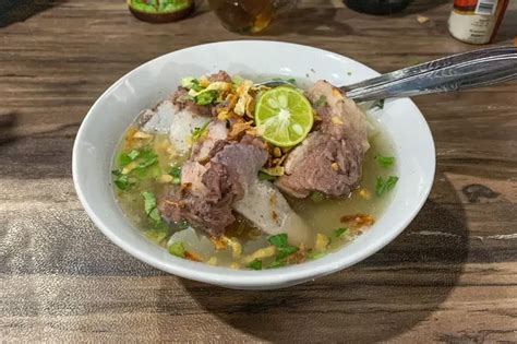 10 Tempat Makan Mie Kocok Bandung Yang Legendaris