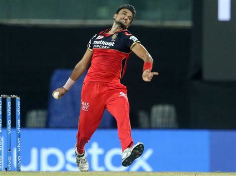 Harshal Patel Ipl 2022 Franchise Ipl 2022 Released By Rcb Harshal