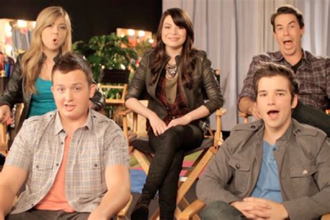 Exclusive: iCarly Cast Wishes Everyone Happy Holidays