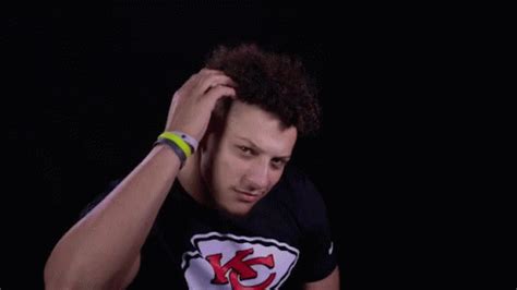 Mahomes Fresh GIF - Mahomes Fresh Haircut - Discover & Share GIFs