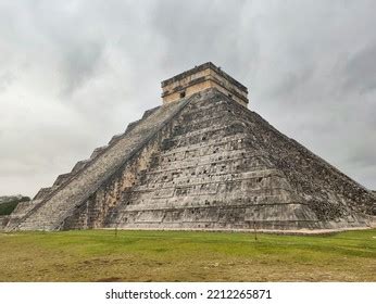 1 302 Mesoamerican Step Pyramid Images Stock Photos Vectors