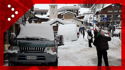 Continua A Nevicare In Val D Aosta A Cervinia Impianti Chiusi Per Il