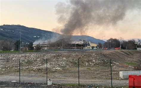 Finestre Chiuse Dopo L Incendio Al Colorificio Casati Sboarina Firma L