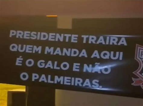 Torcida Do Paulista Faz Protestos Contra Parceria Palmeiras Entenda