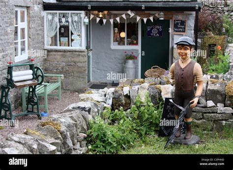 Shop in Tissington Village Stock Photo - Alamy