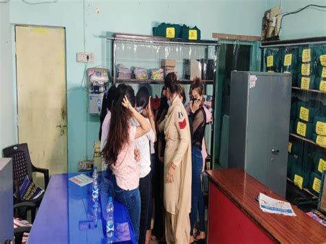 Sex racket 11 girls arrested in Hotel Hyatt Raipur रयपर म हई